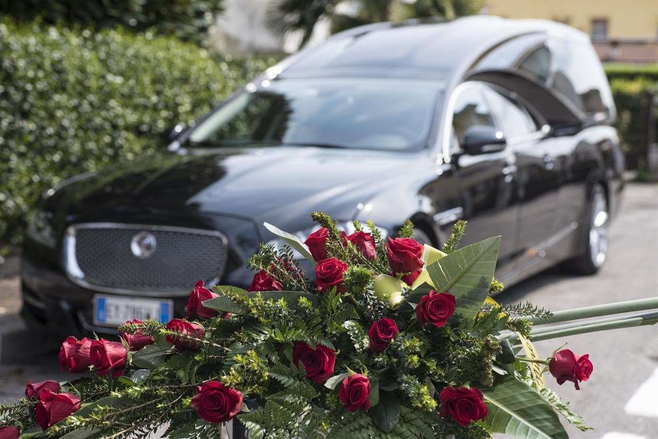  Recuerde que también nos ocupamos de enviar las flores al tanatorio