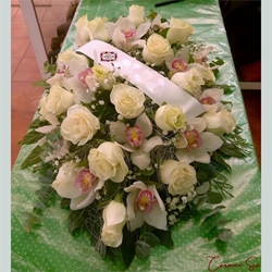 Flores pie de caja defunción con orquídeas - Imagen 1